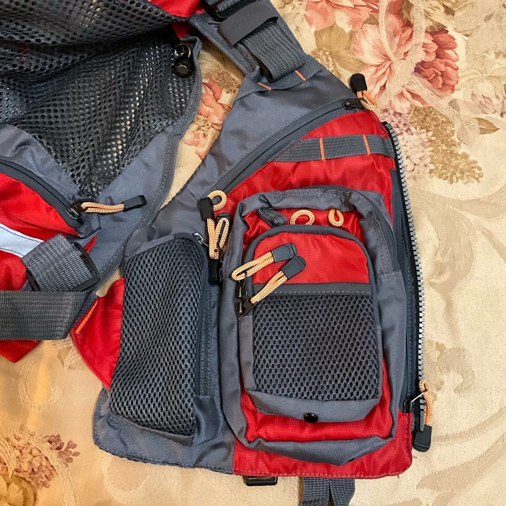 Fly fishing hunting vest! EXCELLENT CONDITION Adjustment-able/custom sizing! - Picture 14 of 16